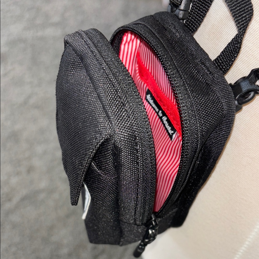 Herschel Supply Company Black adjustable strap Crossbody Bag - Picture 4 of 11